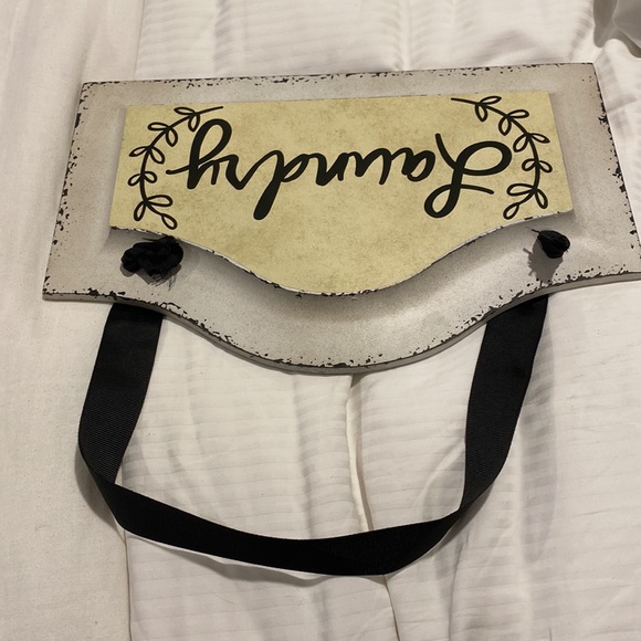 SHABBY CHIC WALL HANGING THAT SAYS LAUNDRY - Picture 5 of 8